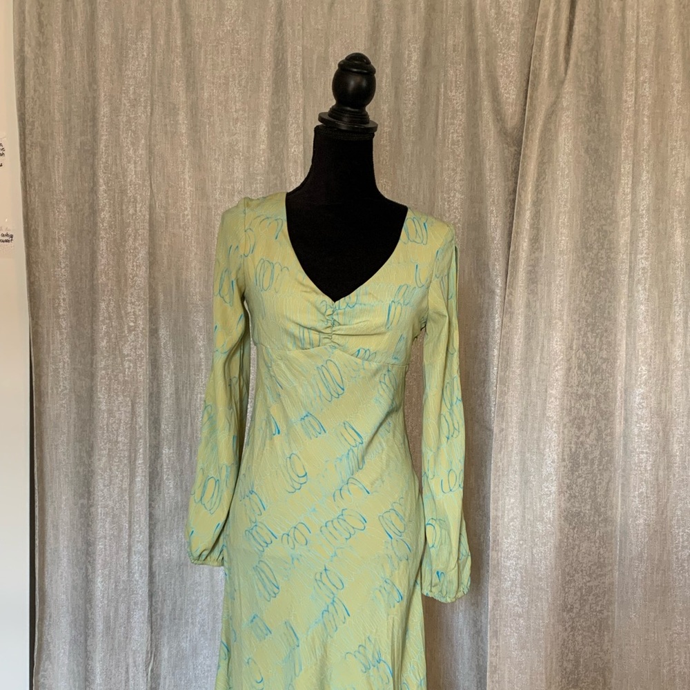 Gorgeous V-neck Dress